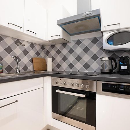 Apartment In The Central Area. 5 Minute'S Walk To The Danube. Виена Екстериор снимка