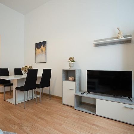 Apartment In The Central Area. 5 Minute'S Walk To The Danube. Виена Екстериор снимка