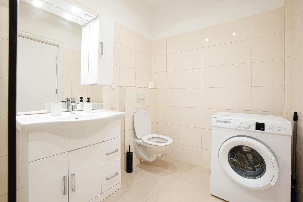 Apartment In The Central Area. 5 Minute'S Walk To The Danube. Виена Екстериор снимка
