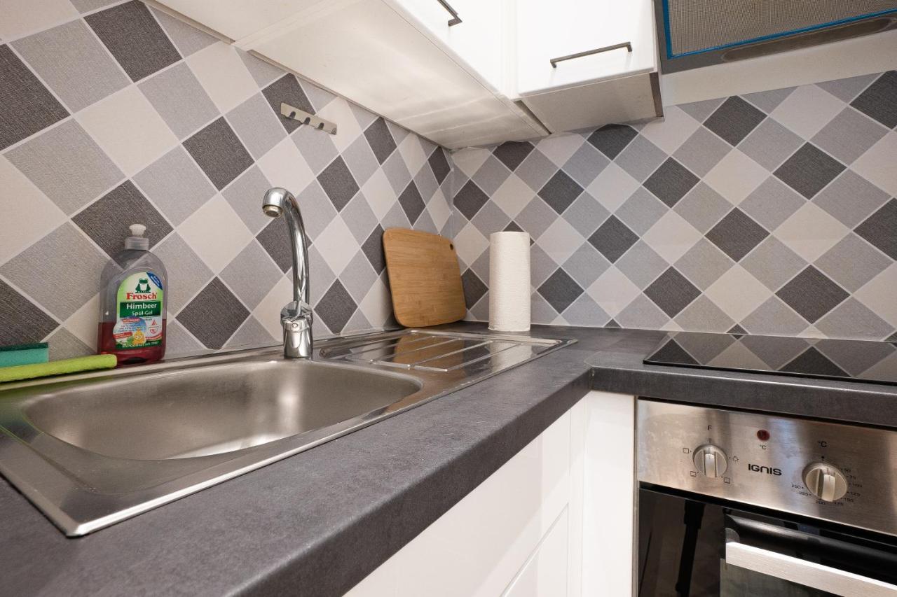 Apartment In The Central Area. 5 Minute'S Walk To The Danube. Виена Екстериор снимка