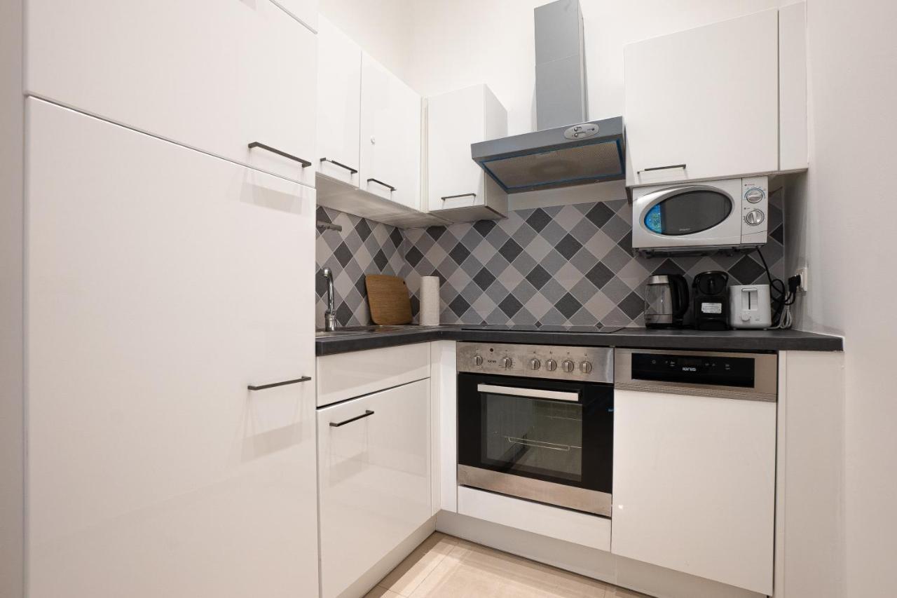 Apartment In The Central Area. 5 Minute'S Walk To The Danube. Виена Екстериор снимка